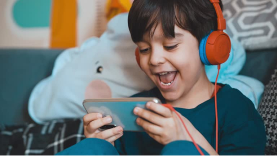 The Ultimate Parent’s Guide to Navigating Digital Media Safely