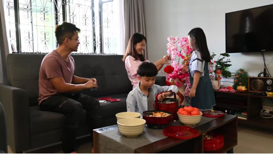 Raising Secure and Responsible Children: Family Rituals and Financial Literacy